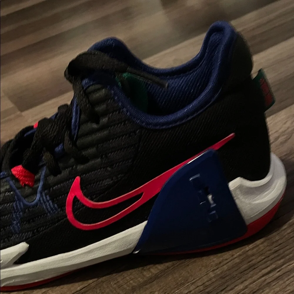 Nike LeBron Witness sneakers sz 1.5